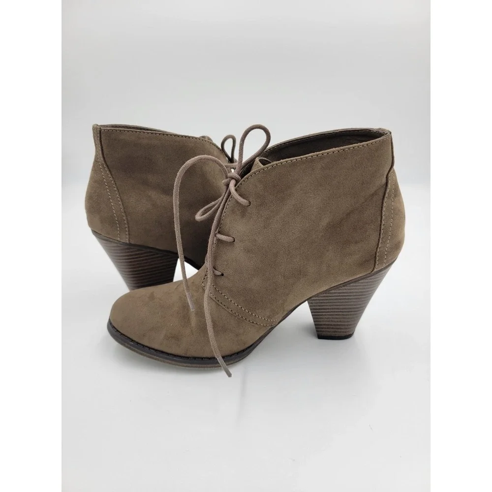 MIA Shawna Ladies Size 8 Brown Lace Up‎ Ankle Boots w/heel Faux Suede Fabric